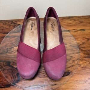 Trotters Melinda Slip-On in Burgundy Snake size 6